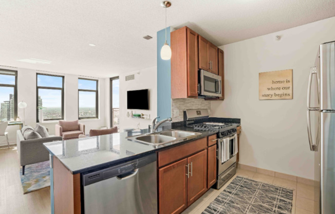 600 W KINZIE ST