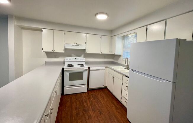 2 beds, 1 bath, 780 sqft, $1,155, Unit 21