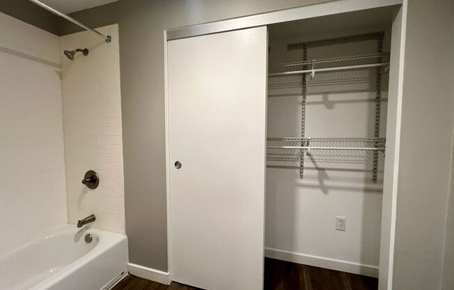 Studio, 1 bath, 232 sqft, $1,675, Unit 435-406