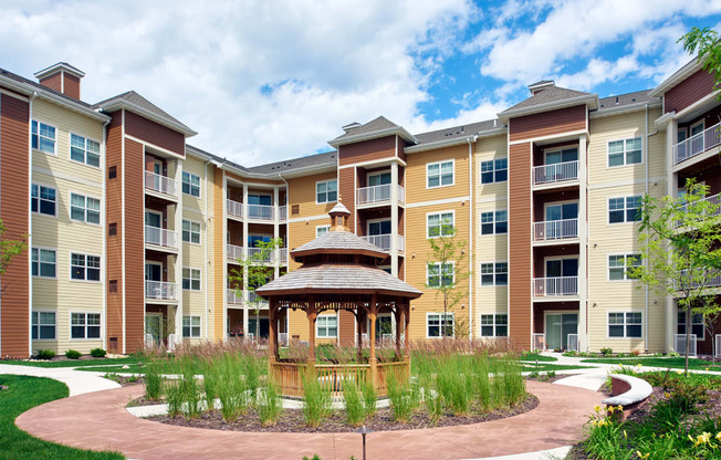 Courtyard at Skye at Arbor Lakes Apartments in Maple Grove, MN