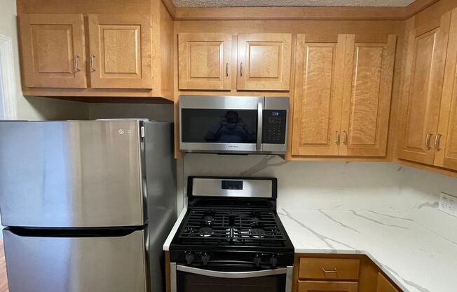 1 bed, 1 bath, 800 sqft, $1,835, Unit 9H