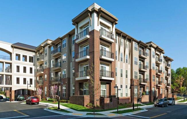 Building Exterior View at Hidden Creek, Gaithersburg, 20877