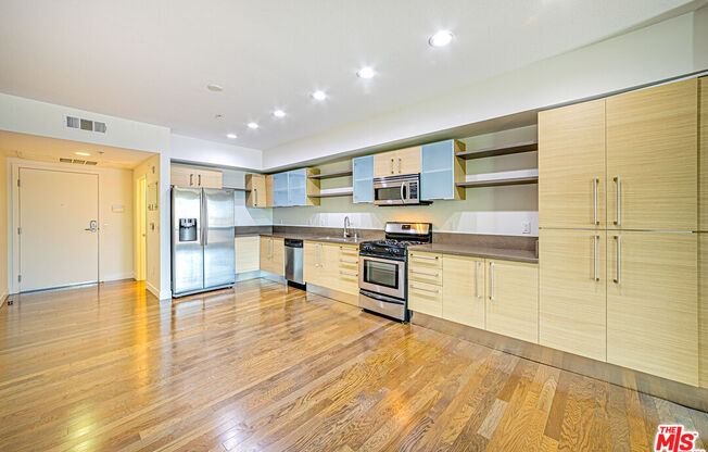 1 bed, 2 baths, 1,130 sqft, $2,700, Unit 313