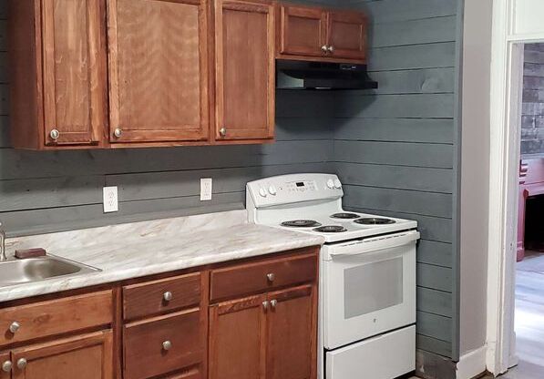 3 beds, 1 bath, $1,050