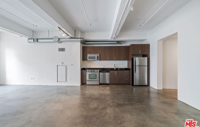 1 bed, 1 bath, 890 sqft, $2,700, Unit 405
