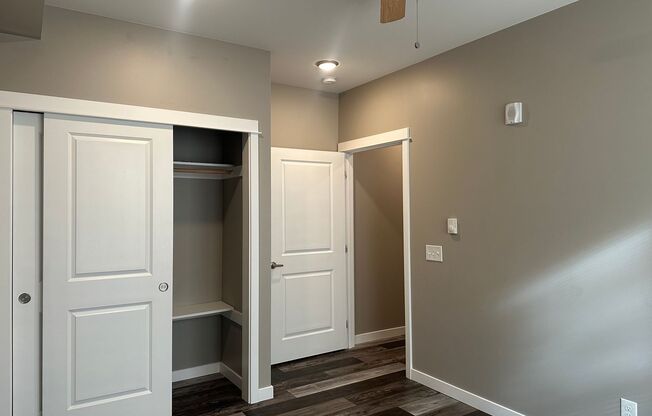 4 beds, 2 baths, $2,600, Unit 109-308