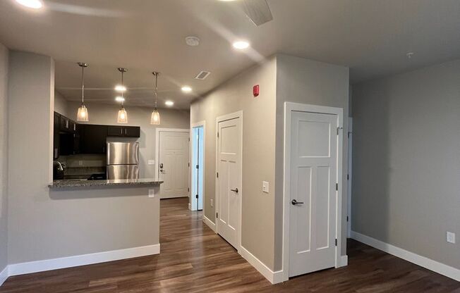 Studio, 1 bath, 475 sqft, $1,300