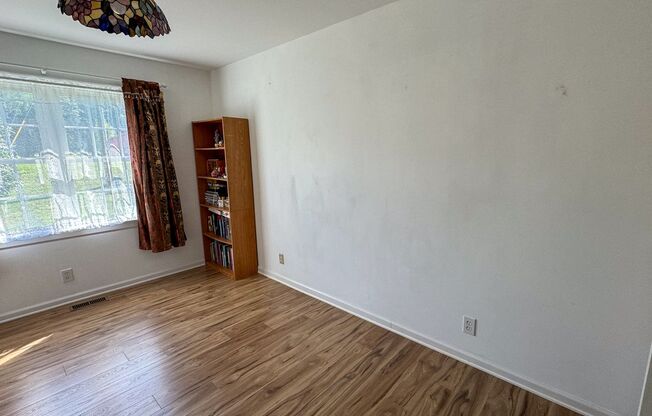 2 beds, 1 bath, $1,900