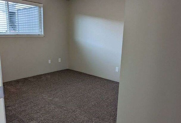 2 beds, 1 bath, 912 sqft, $1,795