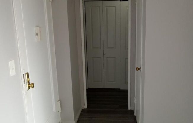 Studio, 1 bath, 400 sqft, $1,200, Unit 823