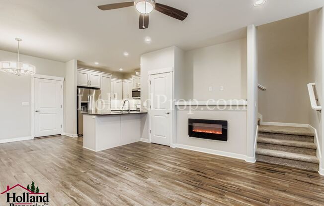 Beautiful Townhome with an Attached Garage in South East Hillsboro!