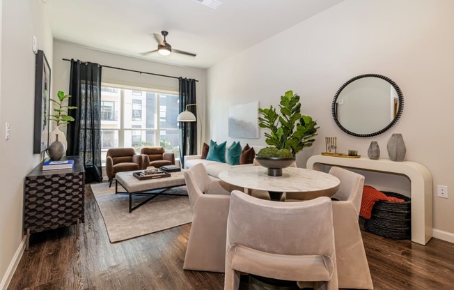 Luxury Apartments In Knox/Henderson