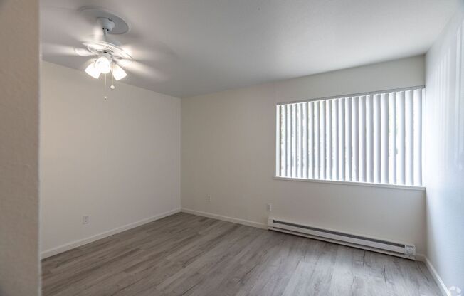 2 beds, 1 bath, 930 sqft, $1,795, Unit T5