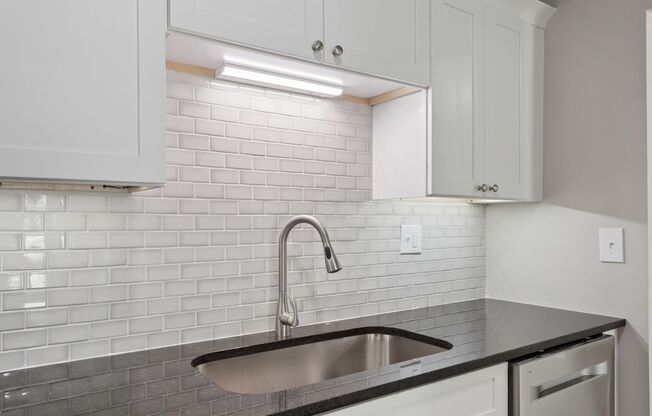 3 beds, 2 baths, 1,300 sqft, $1,900, Unit 121