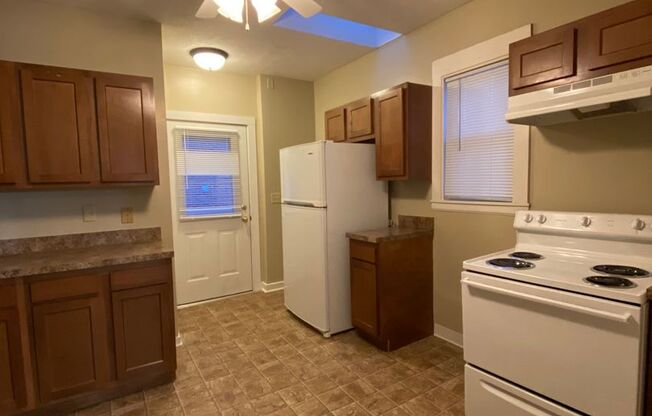 MOVE IN NOW! Updated home-Minutes To Anywhere In Lincoln!