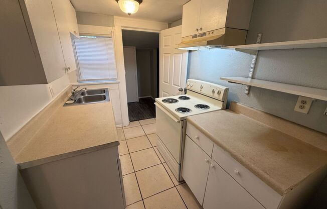 2 beds, 1 bath, $1,600