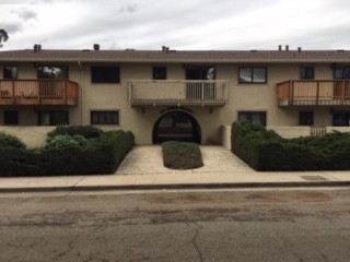 2 beds, 1 bath, 985 sqft, $2,400