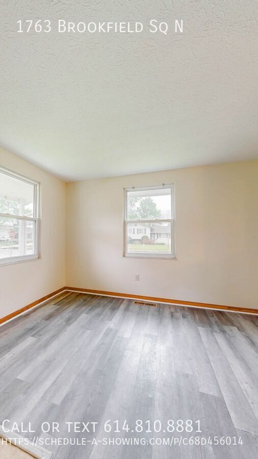 1763 BROOKFIELD SQ N