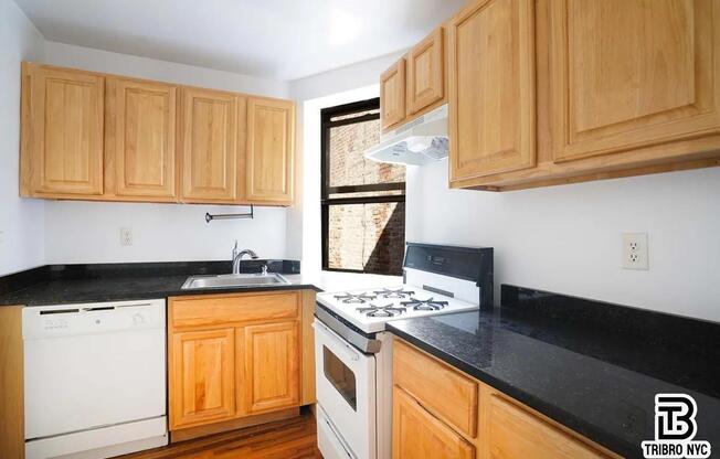1 bed, 1 bath, $3,600, Unit 3RE
