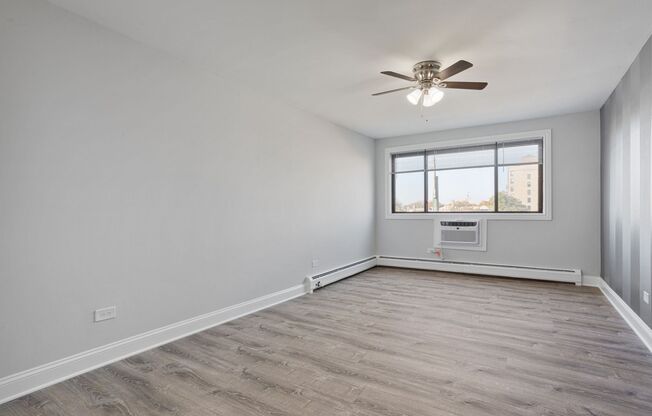 2 beds, 1 bath, $1,975, Unit 543
