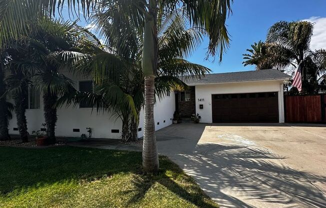 Gorgeous 3-Bedroom 2 bath Home with Pool AND close to the beach!