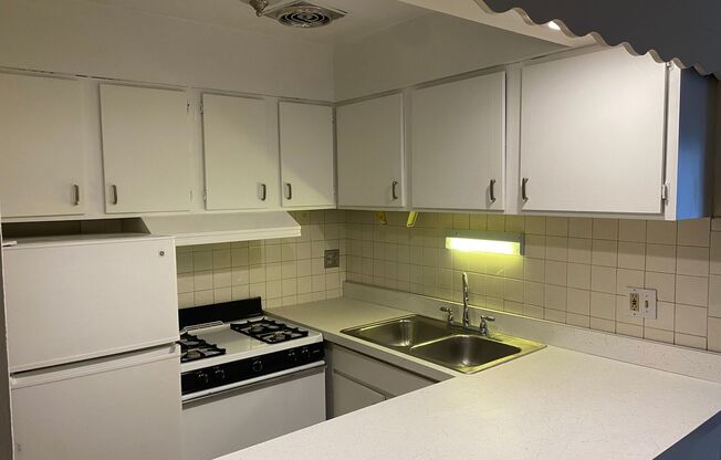 Studio, 1 bath, 400 sqft, $1,305, Unit 431-#421