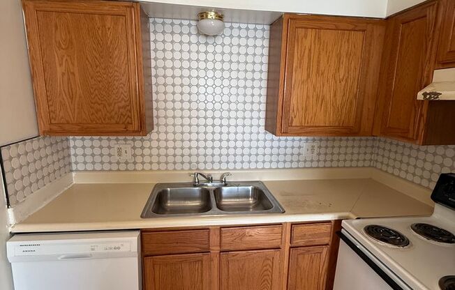 2 beds, 1 bath, 830 sqft, $1,099, Unit 8625C
