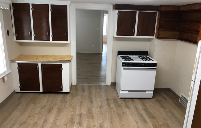 2 beds, 1 bath, 900 sqft, $750, Unit Up