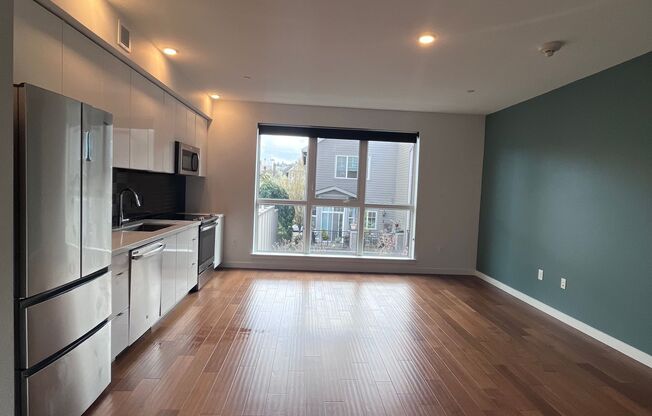 Studio, 1 bath, 660 sqft, $1,299, Unit 205