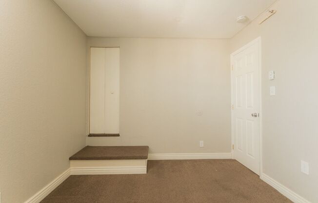 2 beds, 1 bath, 690 sqft, $2,800, Unit 208