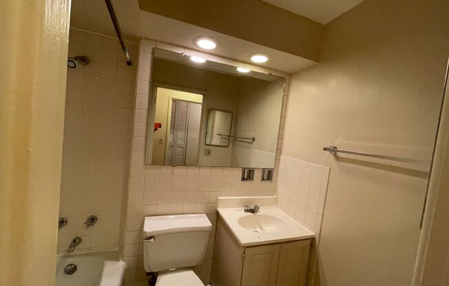 Studio, 1 bath, 400 sqft, $1,450, Unit 421-#411