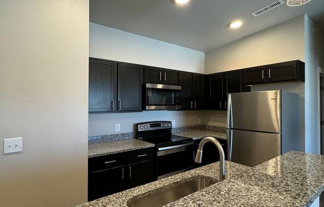 2 beds, 2 baths, 907 sqft, $1,550