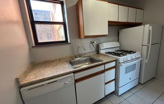 2 beds, 1 bath, 800 sqft, $1,790, Unit 6236 Fifth Ave. #201A