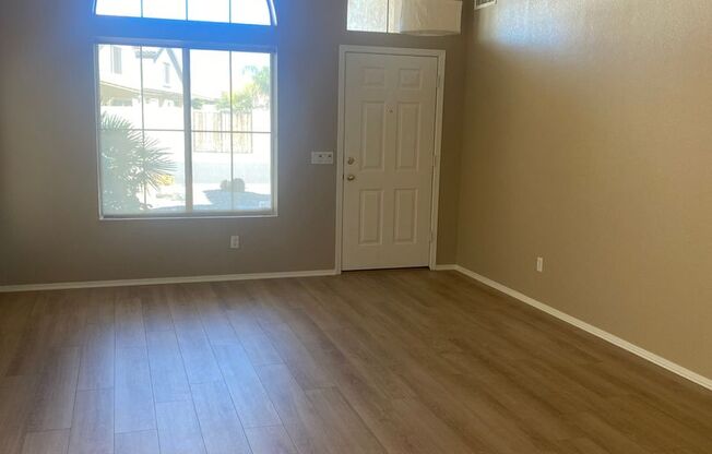 3 bed / 3 bath w/Pool on Large Lot in Glendale