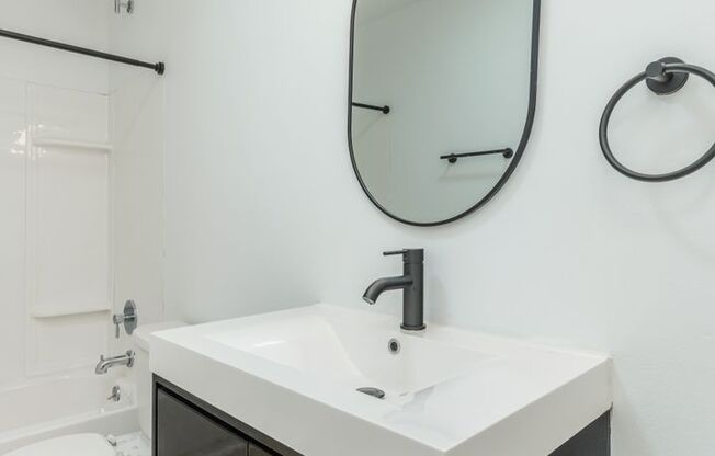 2 beds, 2 baths, 1,000 sqft, $1,627, Unit 27