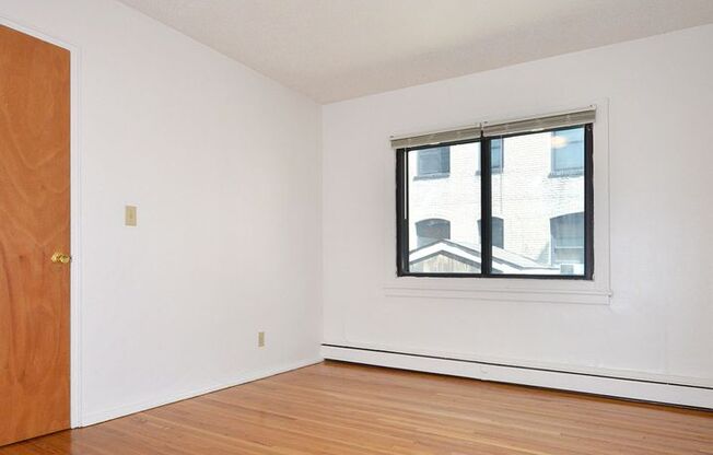 1 bed, 1 bath, 410 sqft, $915, Unit 1 - 05