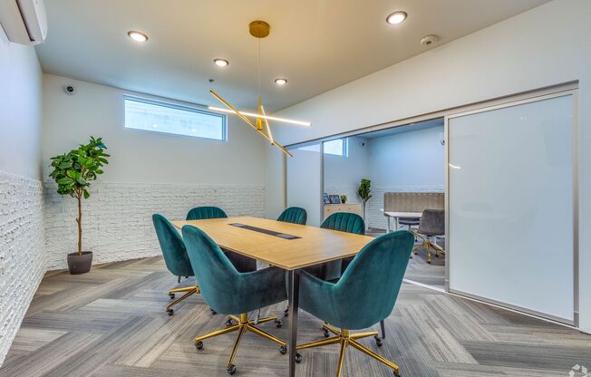 Studio, 1 bath, 480 sqft, $1,299, Unit 502