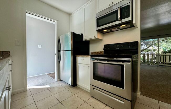 2 beds, 1 bath, 975 sqft, $2,550, Unit 7