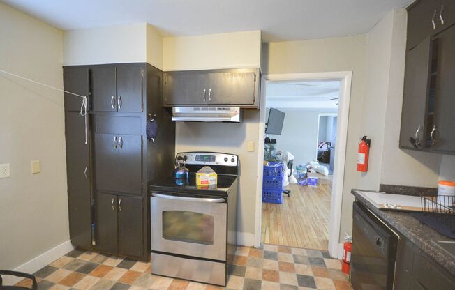 2 beds, 1 bath, $850, Unit 829 2nd St NW