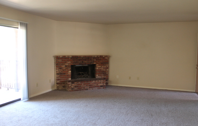 GUARD GATE COMMUNITY, 3 BEDROOM, 1.75 BATHROOM WITH COMMUNITY POOL, SPA & TENNIS COURT