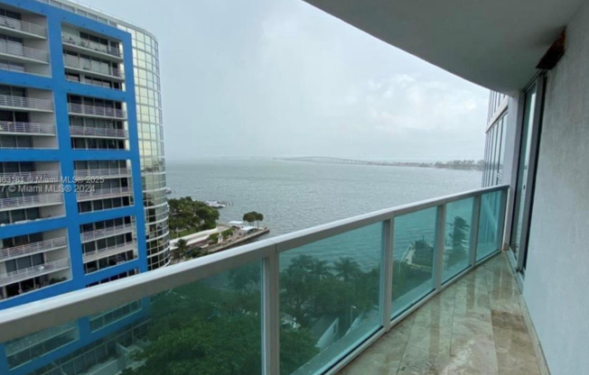 Furnished 1BR Condo with Stunning Bay Views in Brickell