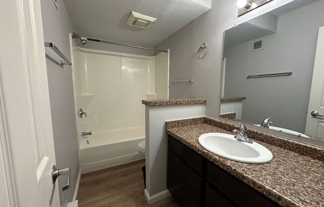 2 beds, 1 bath, 740 sqft, $1,385, Unit 2613-4