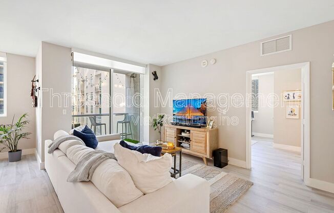 2 beds, 2 baths, 989 sqft, $3,300, Unit 2202