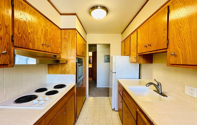 1 bed, 1 bath, 655 sqft, $1,650, Unit 16