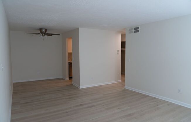 2 beds, 1 bath, $1,095, Unit 5465-26