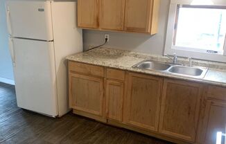 2 beds, 1 bath, 850 sqft, $850, Unit Upper