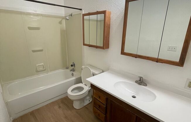 1 bed, 1 bath, 615 sqft, $650, Unit 27