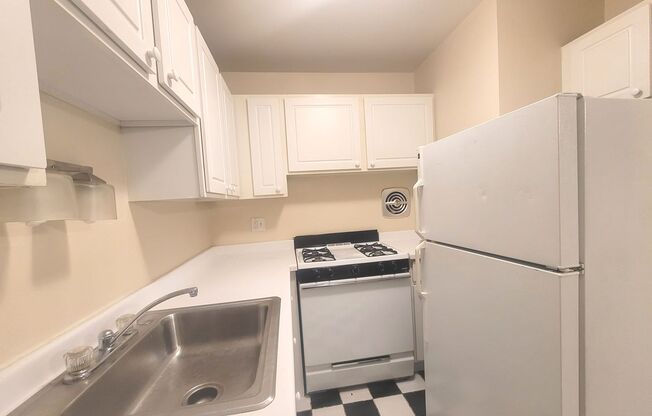 2 beds, 1 bath, $1,195, Unit 113