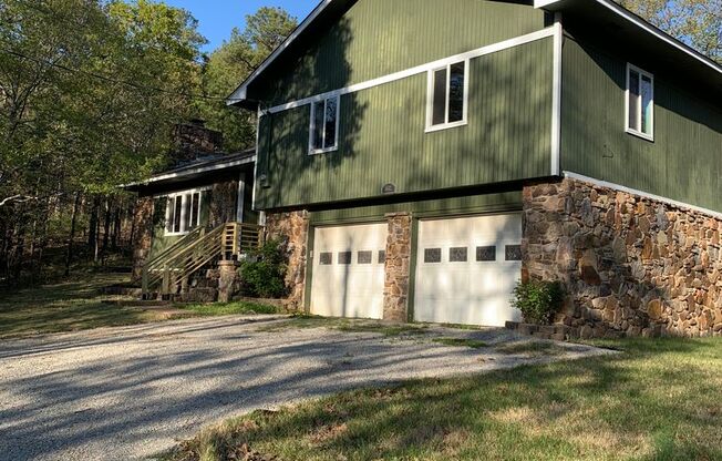 3 bed 2 bath-Valley View-Surrounded by Trees!