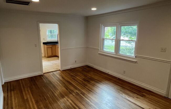 2 Bed Back Unit in Uptown!